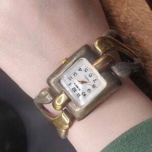 B2723 wristwatch St Martin vintage estate quartz watch needs batteries RARE